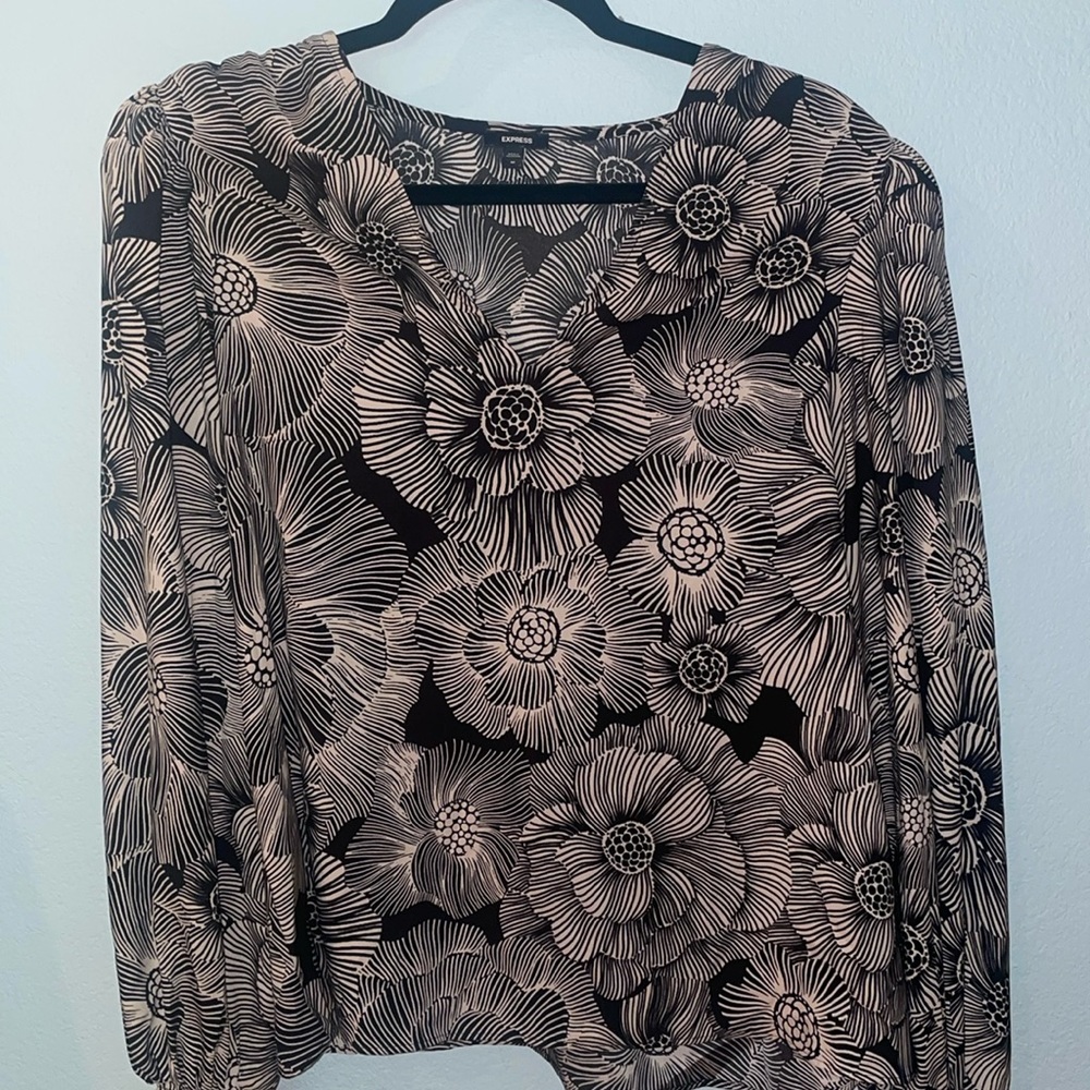 Express Floral Blouse - Picture 2 of 5